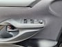 Toyota Yaris 1.5 Hybrid Executive Bi-Tone Pano All-in prijs!