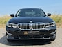 BMW 3-Serie 330i High Executive Automaat | Panoramadak, ACC, Leer, Trekhaak, Apple CarPlay, Stoelverw.- stuurverw., PDC, LED, 19"