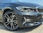 BMW 3-Serie 330i High Executive Automaat | Panoramadak, ACC, Leer, Trekhaak, Apple CarPlay, Stoelverw.- stuurverw., PDC, LED, 19"