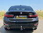 BMW 3-Serie 330i High Executive Automaat | Panoramadak, ACC, Leer, Trekhaak, Apple CarPlay, Stoelverw.- stuurverw., PDC, LED, 19"