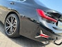 BMW 3-Serie 330i High Executive Automaat | Panoramadak, ACC, Leer, Trekhaak, Apple CarPlay, Stoelverw.- stuurverw., PDC, LED, 19"
