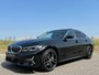 BMW 3-Serie 330i High Executive Automaat | Panoramadak, ACC, Leer, Trekhaak, Apple CarPlay, Stoelverw.- stuurverw., PDC, LED, 19"