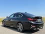 BMW 3-Serie 330i High Executive Automaat | Panoramadak, ACC, Leer, Trekhaak, Apple CarPlay, Stoelverw.- stuurverw., PDC, LED, 19"
