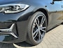 BMW 3-Serie 330i High Executive Automaat | Panoramadak, ACC, Leer, Trekhaak, Apple CarPlay, Stoelverw.- stuurverw., PDC, LED, 19"