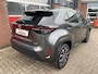 Toyota Yaris Cross 1.5 Hybrid 115 Style, Parkeersensoren, Blindspot, Stuur + Stoelverwarming, Keyless, Draadloos opladen, enz...