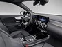Mercedes-Benz A-klasse 250 e Business Solution AMG | AMG Plus Pakket | Night Pakket | Panoramadak | 360° Camera | Dodehoekassistent | Head-up Display | Advanced Sound System | MULTIBEAM LED Koplampen | Elektrisch Verstelbare Stoelen + Memory | Stoelverwarming | Sfeerverlichting | Apple CarPlay | Android Auto | Elektrisch Inklapbare Buitenspiegels | Parkeersensoren
