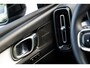 Volvo XC40 2.0 B4 Plus Dark | Trekhaak | Harman Kardon Audio | Achteruitrijcamera | Parkeersensoren | Keyless Entry | Elektrische Achterklep | Elektrisch Verstelbare Voorstoelen | Stoelverwarming | Google Navigatie | Apple Carplay | Android Auto |