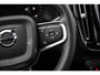 Volvo XC40 2.0 B4 Plus Black Edition | Trekhaak | Lichtmetalen Velgen 20 inch | Harman Kardon Audio | Panoramadak | 360 Graden Camera | Parkeersensoren | Keyless Entry | Elektrische Achterklep | Elektrisch Verstelbare Voorstoelen | Stoelverwarming | Google Navigatie | Apple Carplay | Android Auto
