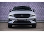 Volvo XC40 2.0 B4 Plus Black Edition | Trekhaak | Lichtmetalen Velgen 20 inch | Harman Kardon Audio | Panoramadak | 360 Graden Camera | Parkeersensoren | Keyless Entry | Elektrische Achterklep | Elektrisch Verstelbare Voorstoelen | Stoelverwarming | Google Navigatie | Apple Carplay | Android Auto