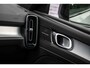 Volvo XC40 2.0 B4 Plus Black Edition | Trekhaak | Lichtmetalen Velgen 20 inch | Harman Kardon Audio | Panoramadak | 360 Graden Camera | Parkeersensoren | Keyless Entry | Elektrische Achterklep | Elektrisch Verstelbare Voorstoelen | Stoelverwarming | Google Navigatie | Apple Carplay | Android Auto