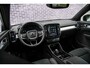 Volvo XC40 2.0 B4 Plus Black Edition | Trekhaak | Lichtmetalen Velgen 20 inch | Harman Kardon Audio | Panoramadak | 360 Graden Camera | Parkeersensoren | Keyless Entry | Elektrische Achterklep | Elektrisch Verstelbare Voorstoelen | Stoelverwarming | Google Navigatie | Apple Carplay | Android Auto