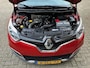 Renault Captur 1.2 TCe Helly Hansen Automaat/ bj.2015/ kleur: rood/ NAP met 136.082 km.en APK tot 10/2027/trekhaak/navigatie/leder