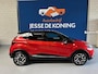Renault Captur 1.2 TCe Helly Hansen Automaat/ bj.2015/ kleur: rood/ NAP met 136.082 km.en APK tot 10/2027/trekhaak/navigatie/leder