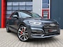 Audi Q5 55 TFSI e Quattro Competition | Luchtvering | Pano | 360 | B&O | Ambient+ | Carplay | Digital Dash | Keyless | Matrix Led | Adaptive | Alcantara Leder | Memory | Stoelverwarming | Afgevlakt Stuur | Memory | Trekhaak | SQ5 Diffuser | Nieuwstaat