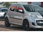 Peugeot 107 1.0-12V Urban Move Nederlandse auto 121433 NAP URBAN MOVE airco cv spoiler lmv 5 drs.
