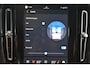 Volvo XC40 B4 197PK Plus Dark | Trekhaak | Getint Glas | Verwarmbare voorruit |