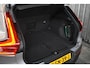 Volvo XC40 B4 197PK Plus Dark | Trekhaak | Getint Glas | Verwarmbare voorruit |
