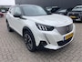 Peugeot e-2008 EV GT Pack 50 kWh | Fase 3 laden | Navigatie | Camera | 18 Inch lichtmetaal | Alcantara | Full LED | 62.000km |