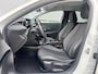 Peugeot 208 Allure Pack 1.2 | CAMERA | PARELMOER! | KEYLESS START | EXTRA GETINTE ACHTERRUITEN | 3D i-COCKPIT® | NAVI | ACHTERSPOILER