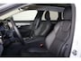 Volvo V90 T6 Recharge AWD Plus Bright - Panorama/schuifdak - IntelliSafe Assist & Surround - 360º Camera - Bowers & Wilkins audio - Adaptieve LED koplampen - Verwarmde voorstoelen, stuur & achterbank - Parkeersensoren voor & achter - Elektr. bedienb. voorstoelen met geheugen - Extra getint glas - Inklapbare trekhaak - 19' LMV
