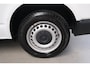 Volkswagen Transporter 2.0 TDI L2H1 30 3p - Airco, Cruise, Stoelverwarming, PDC, Trekhaak.