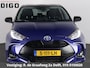 Toyota Yaris 1.5 Hybrid Dynamic Bi-Tone | Apple Carplay & AndroidAUTO | Camera | Lichtmetalen velgen | Privacy Glass |