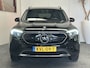 Mercedes-Benz EQB 300 4MATIC AMG LINE 67 KWH ADAPTIVE CRUISE CONTROL 360 CAMERA NAVIGATIE GLAZEN PANORAMA SCHUIF/KANTELDAK RIJSTROOKSENSOREN DODEHOEKSENSOREN KEYLESS GO. ZEER MOOI !!