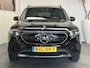 Mercedes-Benz EQB 300 4MATIC AMG LINE 67 KWH ADAPTIVE CRUISE CONTROL 360 CAMERA NAVIGATIE GLAZEN PANORAMA SCHUIF/KANTELDAK RIJSTROOKSENSOREN DODEHOEKSENSOREN KEYLESS GO. ZEER MOOI !!