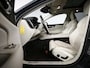 Volvo V60 2.0 B3 Momentum Business | Trekhaak | Panoramadak | Leder | Stoelverwarming |