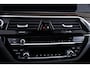 BMW 5-Serie Touring 520d xDrive High Executive Luxury Line - Trekhaak - Panoramadak - zonneschermen - Getinte ruiten - Parking Assistant - BMW Live Cockpit Professional - Elektrisch verwarmde voorstoelen -