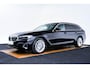 BMW 5-Serie Touring 520d xDrive High Executive Luxury Line - Trekhaak - Panoramadak - zonneschermen - Getinte ruiten - Parking Assistant - BMW Live Cockpit Professional - Elektrisch verwarmde voorstoelen -