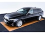 BMW 5-Serie Touring 520d xDrive High Executive Luxury Line - Trekhaak - Panoramadak - zonneschermen - Getinte ruiten - Parking Assistant - BMW Live Cockpit Professional - Elektrisch verwarmde voorstoelen -