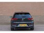 Volkswagen Golf 1.5 eTSI R-Line, Stoel & Stuurverwarming, Navigatie, Alcantara, Adaptive Cruise, Carplay, PDC.