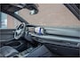 Volkswagen Golf 1.5 eTSI R-Line, Stoel & Stuurverwarming, Navigatie, Alcantara, Adaptive Cruise, Carplay, PDC.