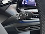 Volkswagen ID.5 Coupé Pro 82kWh 204PK Trekhaak SOH 94% Camera Adap.Cruise Assistentie+Comfort+Design+Stylepakket Navi Keyless Apple Carplay Android Auto Pdc Led-a-licht dynamisch Keyless advanced Matrix led-koplampen Lmv 20" Privacy Glas DAB 1.000KG Trekgewicht 1e Eigenaar