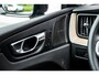 Volvo XC60 2.0 T6 Plug-in hybrid AWD Ultra Dark | SOH 100% | Luchtvering | Trekhaak | Head Up Display | Adaptieve Cruise Control | 360 Camera | Donker Glas |