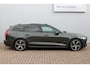 Volvo V60 2.0 B4 R-Design | Harman/Kardon premium audio | Panoramadak | Rondomzicht camera | Elektrisch verstelbare stoelen met geheugen |Head up display| Parkeerverwarming| 19 Inch Lichtmetalen velgen.