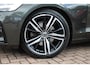 Volvo V60 2.0 B4 R-Design | Harman/Kardon premium audio | Panoramadak | Rondomzicht camera | Elektrisch verstelbare stoelen met geheugen |Head up display| Parkeerverwarming| 19 Inch Lichtmetalen velgen.