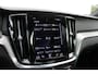 Volvo V60 2.0 B4 R-Design | Harman/Kardon premium audio | Panoramadak | Rondomzicht camera | Elektrisch verstelbare stoelen met geheugen |Head up display| Parkeerverwarming| 19 Inch Lichtmetalen velgen.