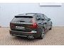 Volvo V60 2.0 B4 R-Design | Harman/Kardon premium audio | Panoramadak | Rondomzicht camera | Elektrisch verstelbare stoelen met geheugen |Head up display| Parkeerverwarming| 19 Inch Lichtmetalen velgen.
