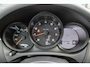Porsche Macan 2.0 T 252pk Panoramadak Luchtvering Sport chrono 18-weg Sportstoelen Trekhaak elektrisch 21" LMV