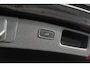 Porsche Macan 2.0 T 252pk Panoramadak Luchtvering Sport chrono 18-weg Sportstoelen Trekhaak elektrisch 21" LMV
