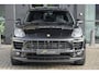 Porsche Macan 2.0 T 252pk Panoramadak Luchtvering 18-weg Adaptieve Sportstoelen Trekhaak elektrisch 21" LMV