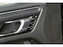 Porsche Macan 2.0 T 252pk Panoramadak Luchtvering Sport chrono 18-weg Sportstoelen Trekhaak elektrisch 21" LMV
