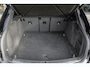 Porsche Macan 2.0 T 252pk Panoramadak Luchtvering Sport chrono 18-weg Sportstoelen Trekhaak elektrisch 21" LMV