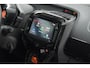 Peugeot 108 1.0 e-VTi Collection TOP! | Elektrisch Vouwdak | Apple Carplay | Climate Control | 15 Inch Lichtmetalen Velgen