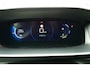 Peugeot e-2008 136PK 50KWH ALLURE PACK AUTOMAAT / CAMERA / STOELVERWARMING / SOH 89,31% / KEYLESS / CARPLAY / 17"LMV / NAVI / CLIMA / LED / PDC / BLUETOOTH / ADAPT. CRUISECONTROL / 1E EIGENAAR / SCHITTERENDE STAAT !!