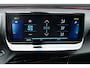 Peugeot e-2008 136PK 50KWH ALLURE PACK AUTOMAAT / CAMERA / STOELVERWARMING / SOH 89,31% / KEYLESS / CARPLAY / 17"LMV / NAVI / CLIMA / LED / PDC / BLUETOOTH / ADAPT. CRUISECONTROL / 1E EIGENAAR / SCHITTERENDE STAAT !!