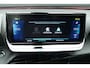 Peugeot e-2008 136PK 50KWH ALLURE PACK AUTOMAAT / CAMERA / STOELVERWARMING / SOH 89,31% / KEYLESS / CARPLAY / 17"LMV / NAVI / CLIMA / LED / PDC / BLUETOOTH / ADAPT. CRUISECONTROL / 1E EIGENAAR / SCHITTERENDE STAAT !!