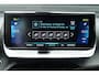 Peugeot e-2008 136PK 50KWH ALLURE PACK AUTOMAAT / CAMERA / STOELVERWARMING / SOH 89,31% / KEYLESS / CARPLAY / 17"LMV / NAVI / CLIMA / LED / PDC / BLUETOOTH / ADAPT. CRUISECONTROL / 1E EIGENAAR / SCHITTERENDE STAAT !!